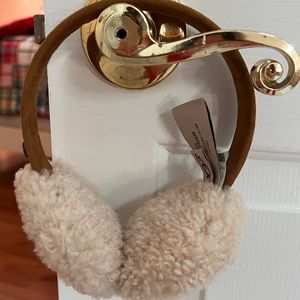 NWOT Ugg kid’s classic water resistant sheepskin ear muffs